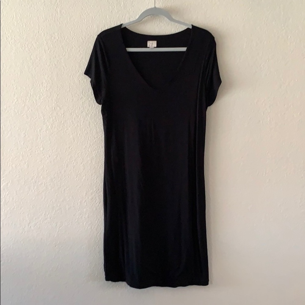 Black v neck mid length short sleeve dress